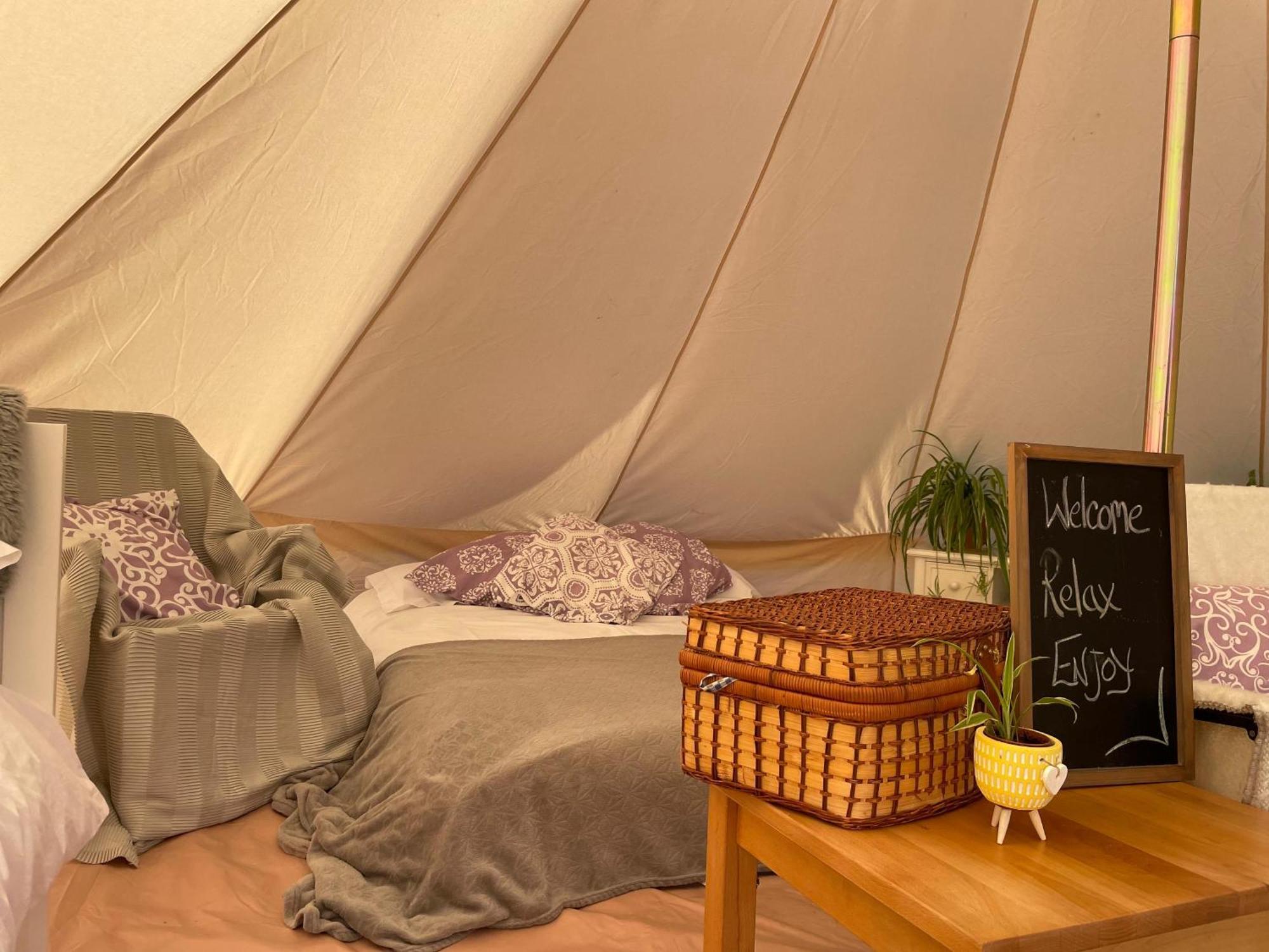 Trevena Cross Glamping & Camping เฮลสตัน ภายนอก รูปภาพ