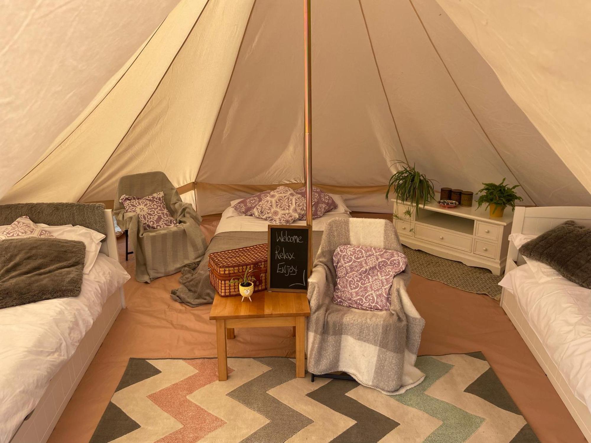 Trevena Cross Glamping & Camping เฮลสตัน ภายนอก รูปภาพ