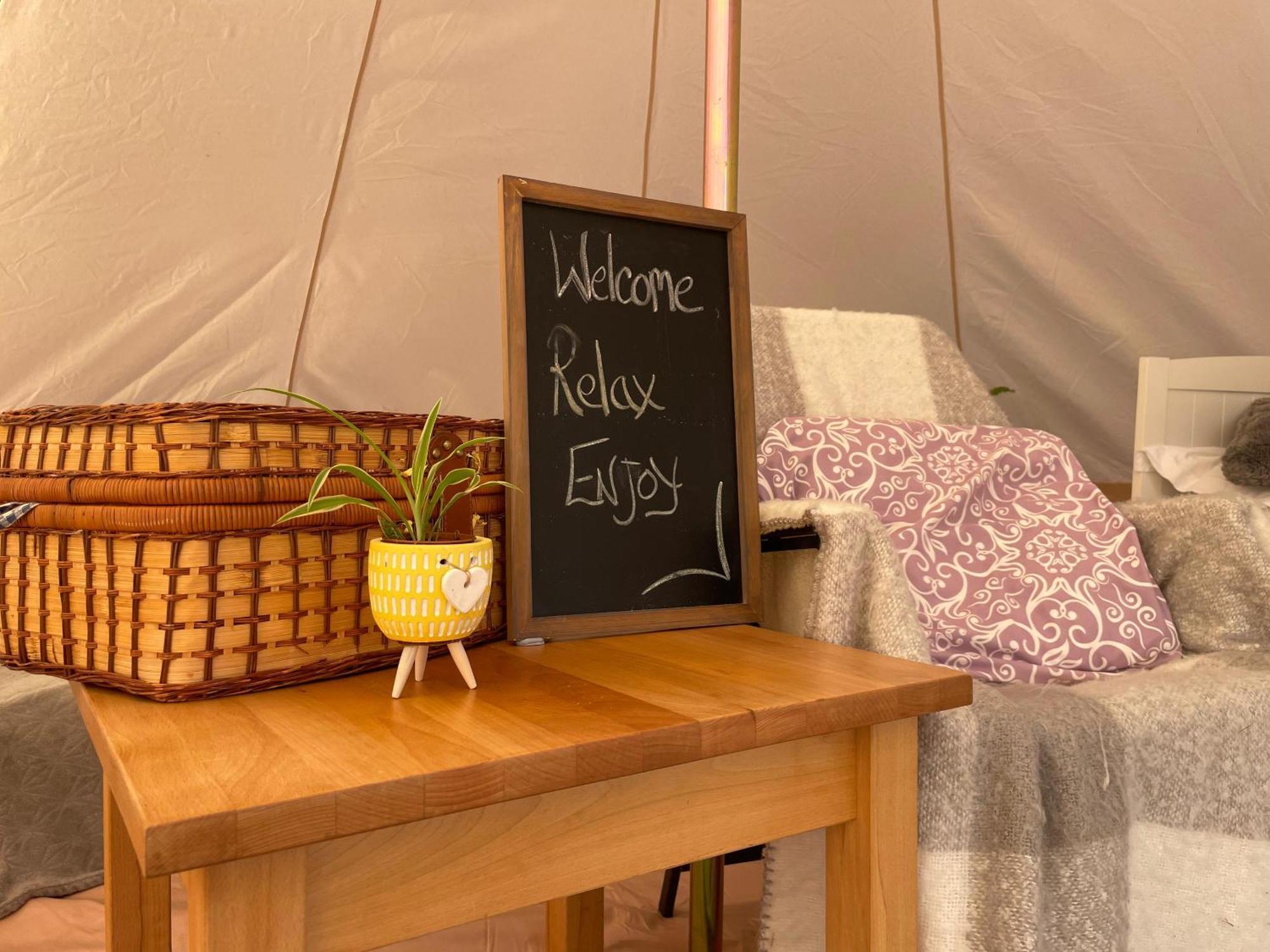 Trevena Cross Glamping & Camping เฮลสตัน ภายนอก รูปภาพ