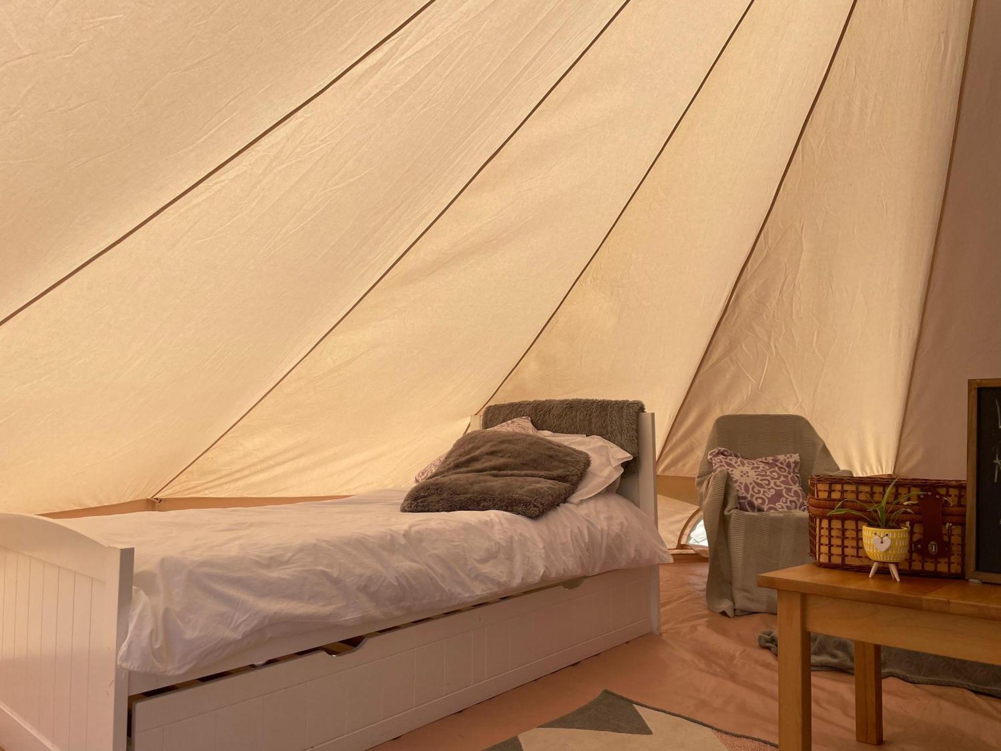 Trevena Cross Glamping & Camping เฮลสตัน ภายนอก รูปภาพ