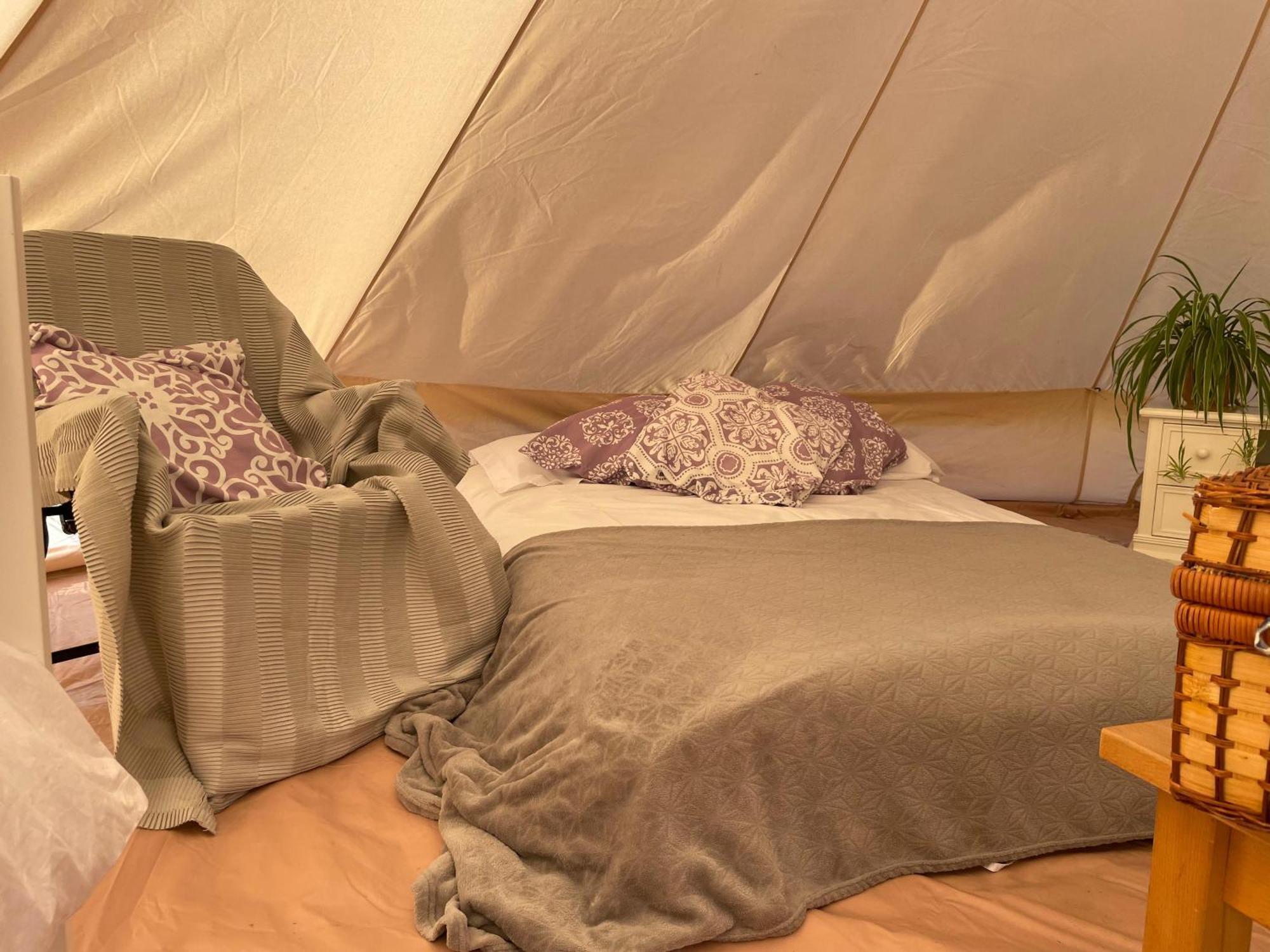 Trevena Cross Glamping & Camping เฮลสตัน ภายนอก รูปภาพ