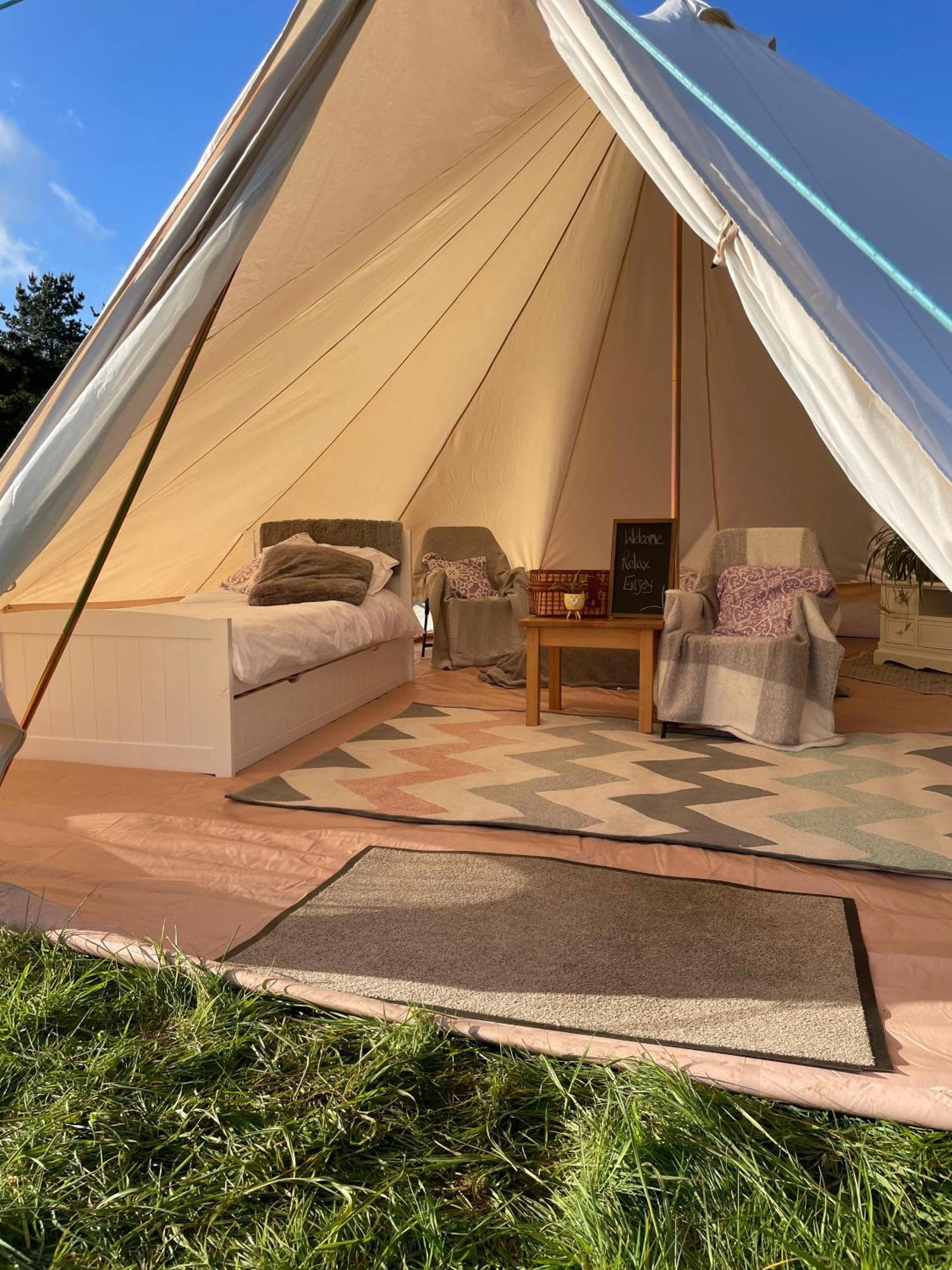 Trevena Cross Glamping & Camping เฮลสตัน ภายนอก รูปภาพ