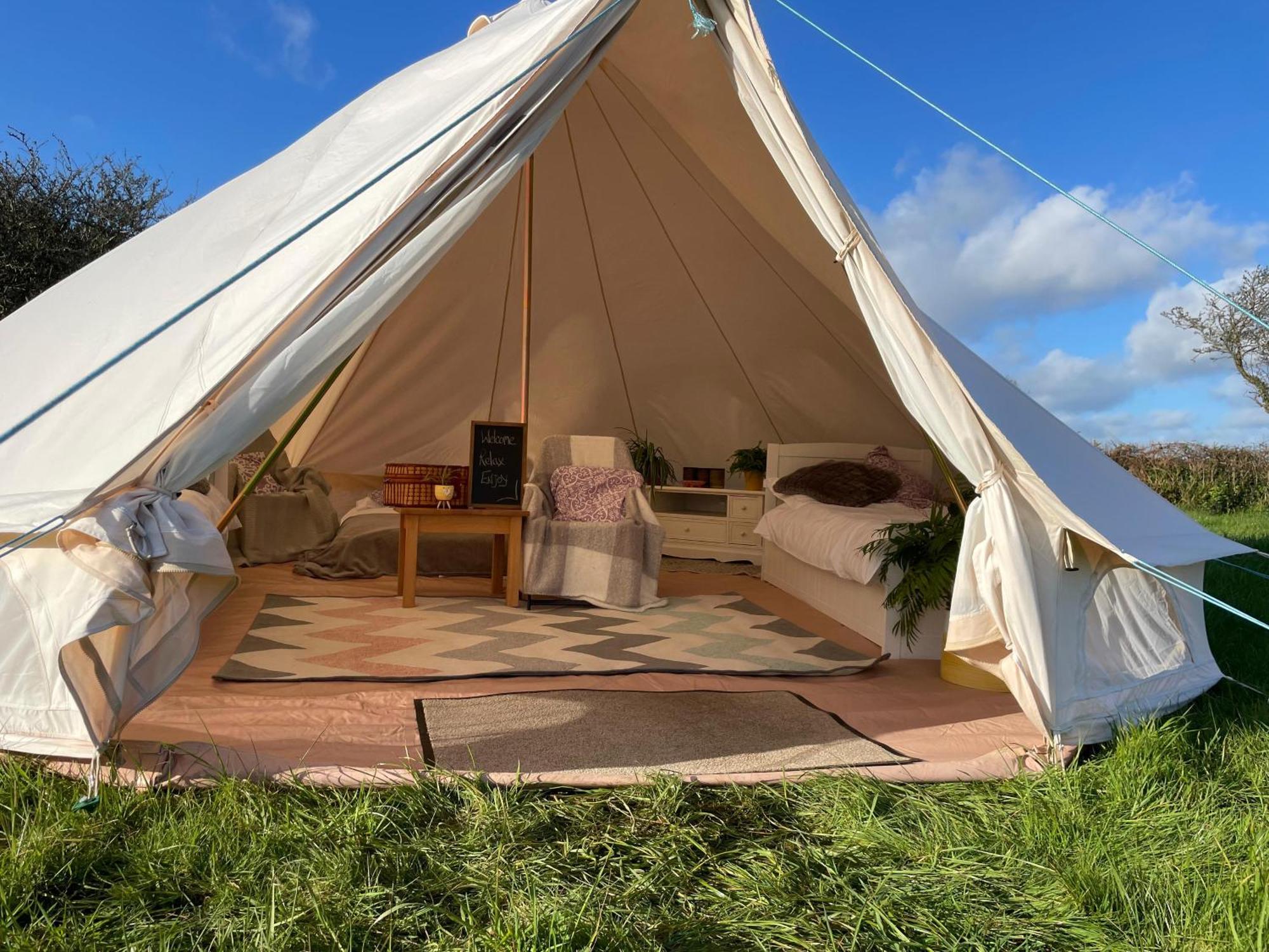 Trevena Cross Glamping & Camping เฮลสตัน ภายนอก รูปภาพ