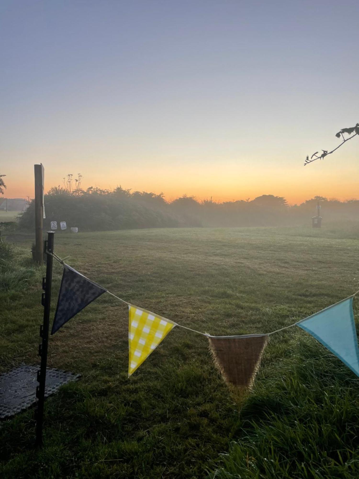 Trevena Cross Glamping & Camping เฮลสตัน ภายนอก รูปภาพ