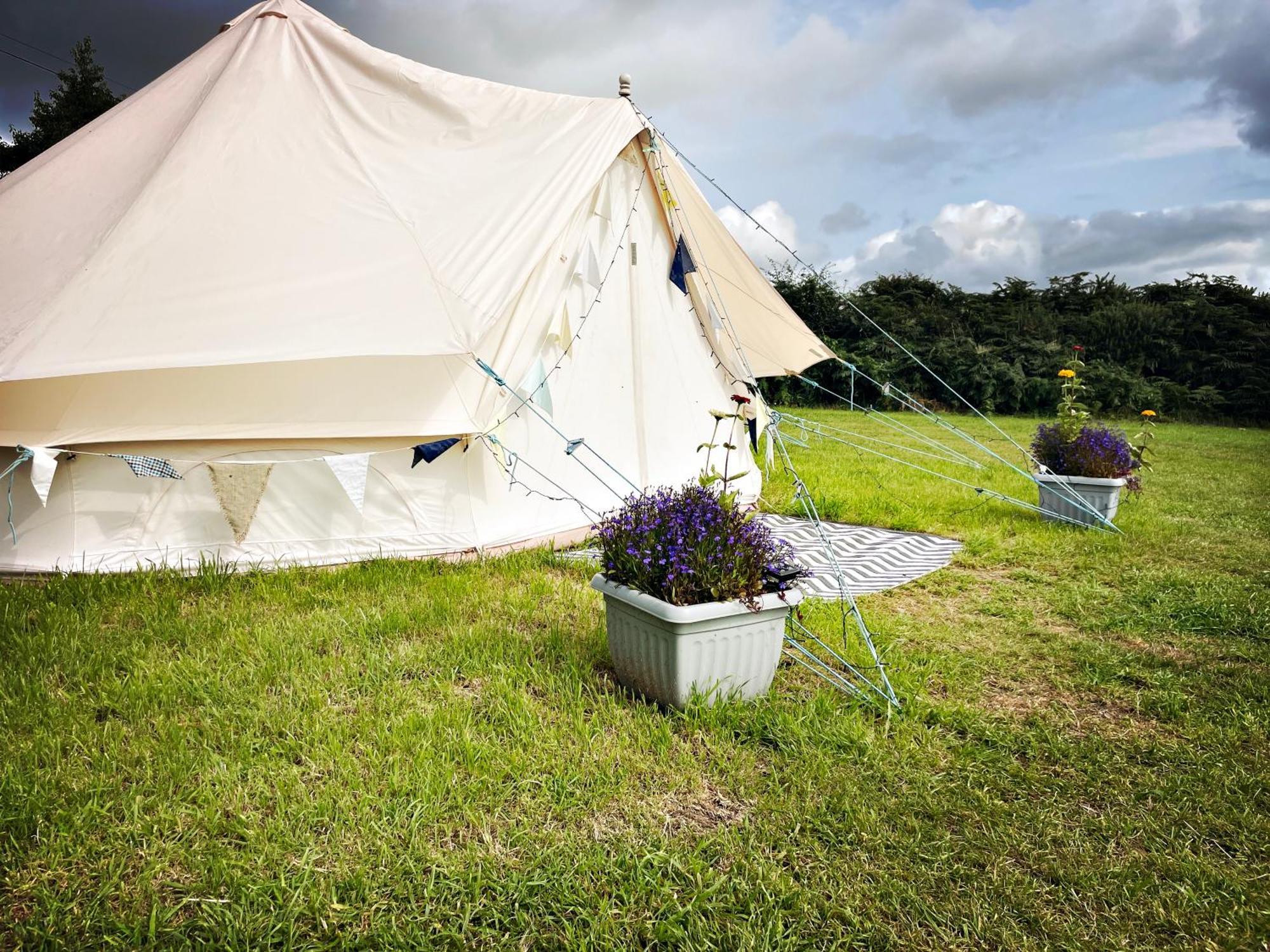 Trevena Cross Glamping & Camping เฮลสตัน ภายนอก รูปภาพ