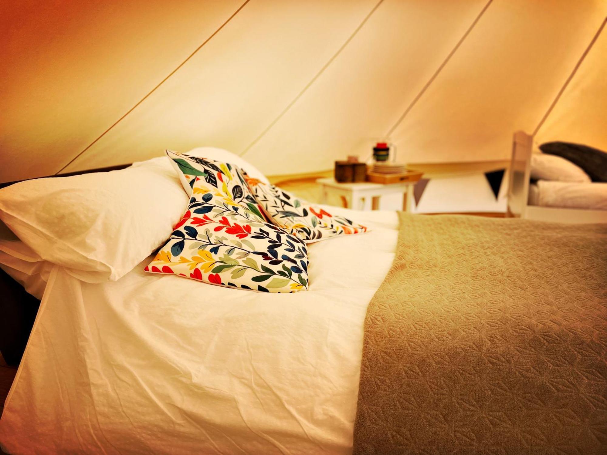 Trevena Cross Glamping & Camping เฮลสตัน ภายนอก รูปภาพ