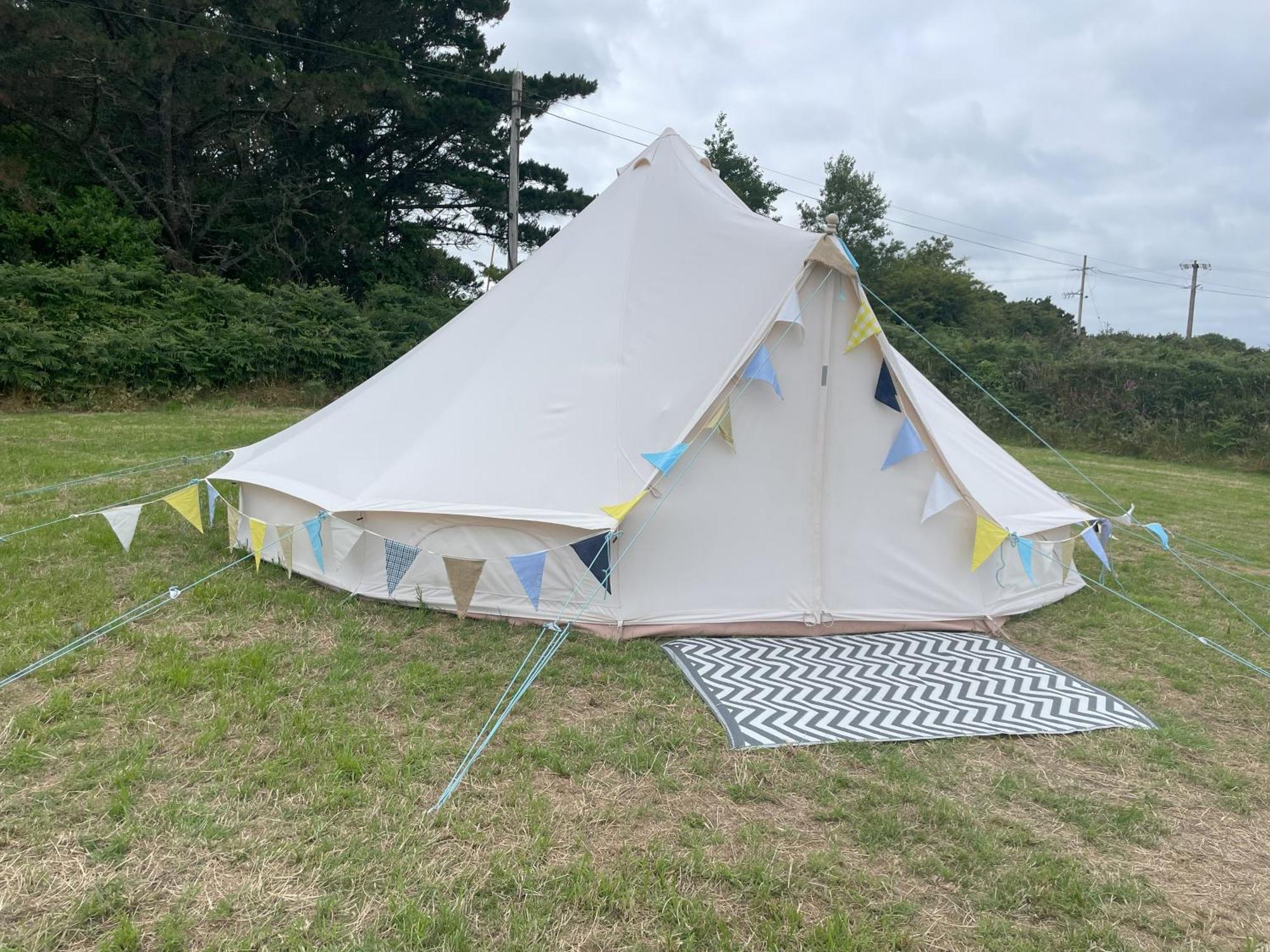 Trevena Cross Glamping & Camping เฮลสตัน ภายนอก รูปภาพ