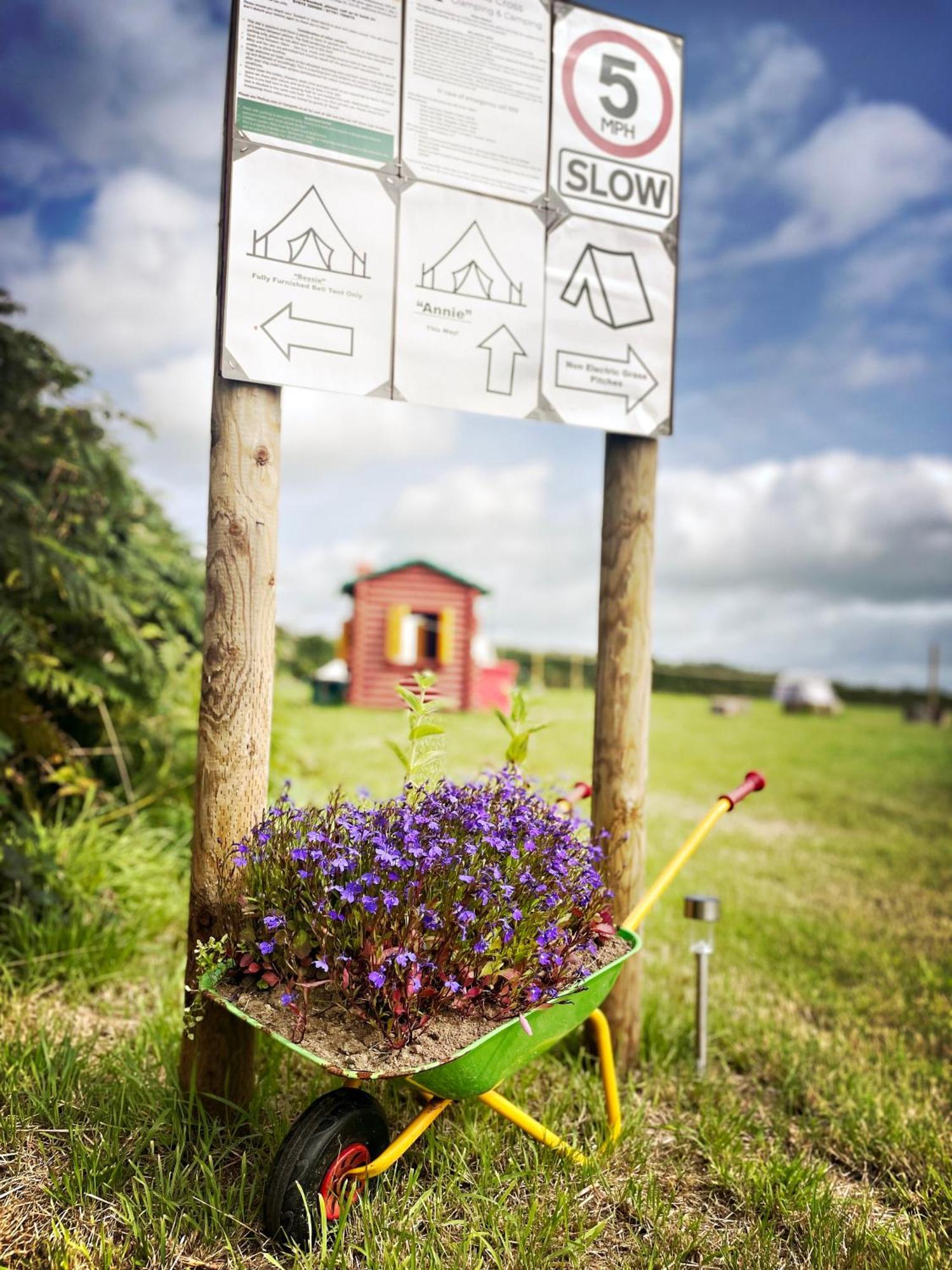 Trevena Cross Glamping & Camping เฮลสตัน ภายนอก รูปภาพ