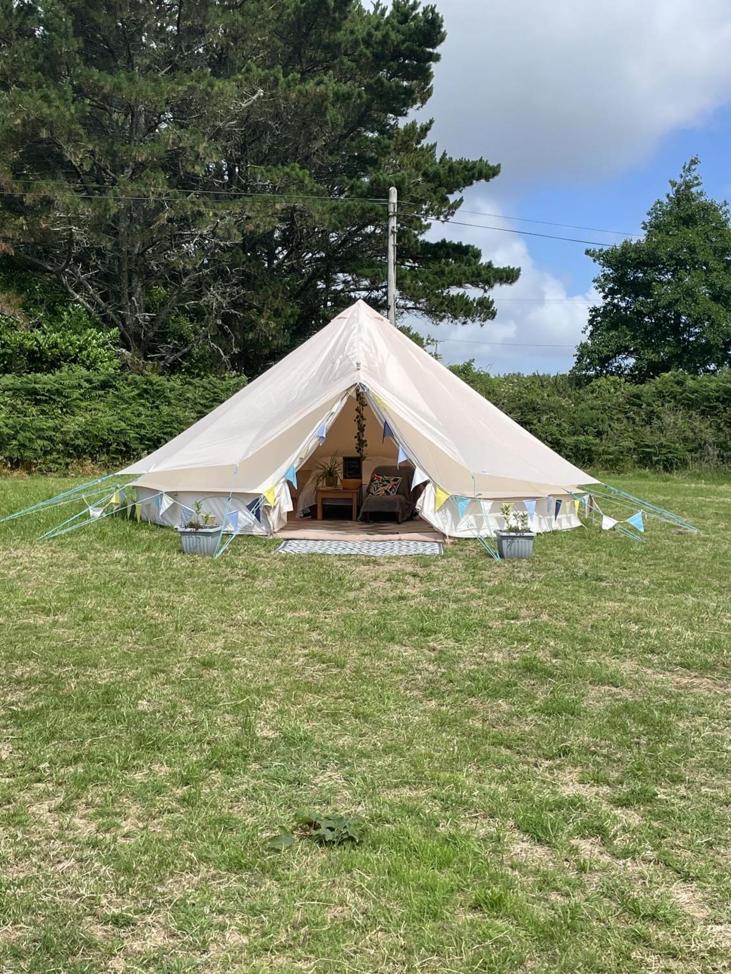 Trevena Cross Glamping & Camping เฮลสตัน ภายนอก รูปภาพ